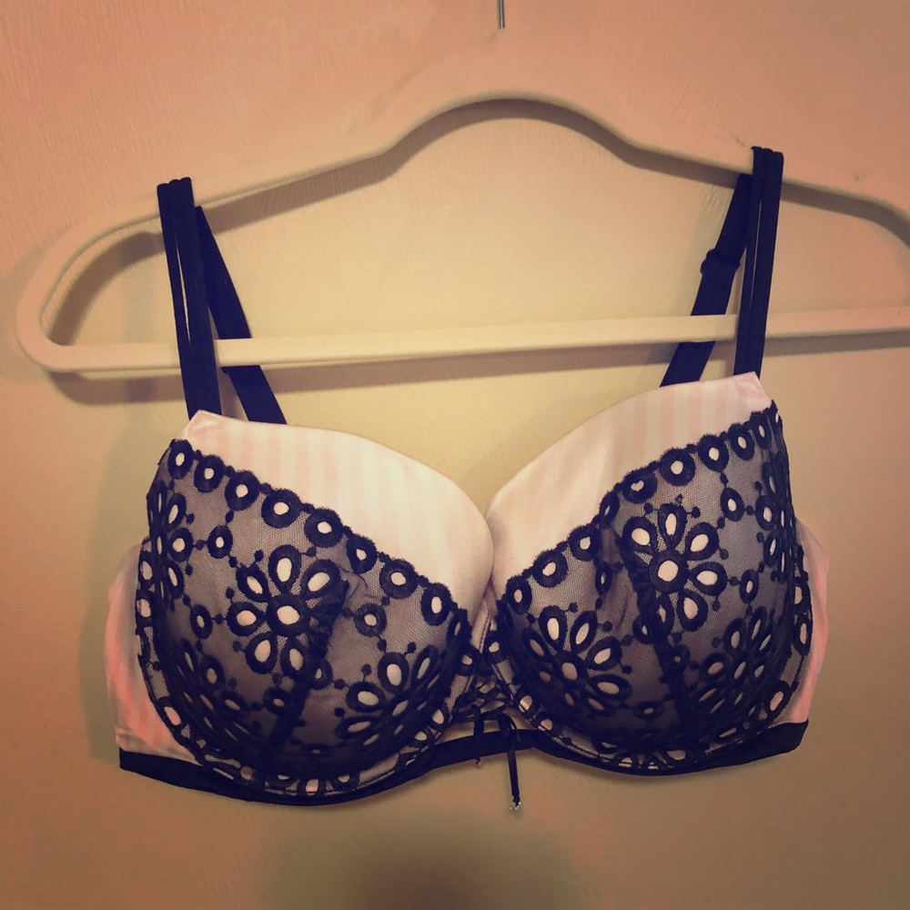 Victoria’s Secret Bra - 38DD